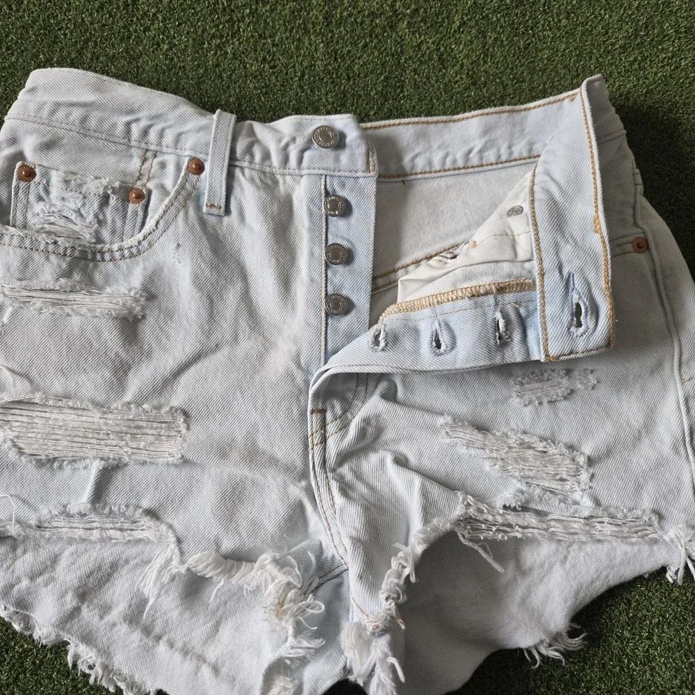 Levi's 501 High Rise Cutoff Distressed Button Fly Shorts Denim Women's Size 28